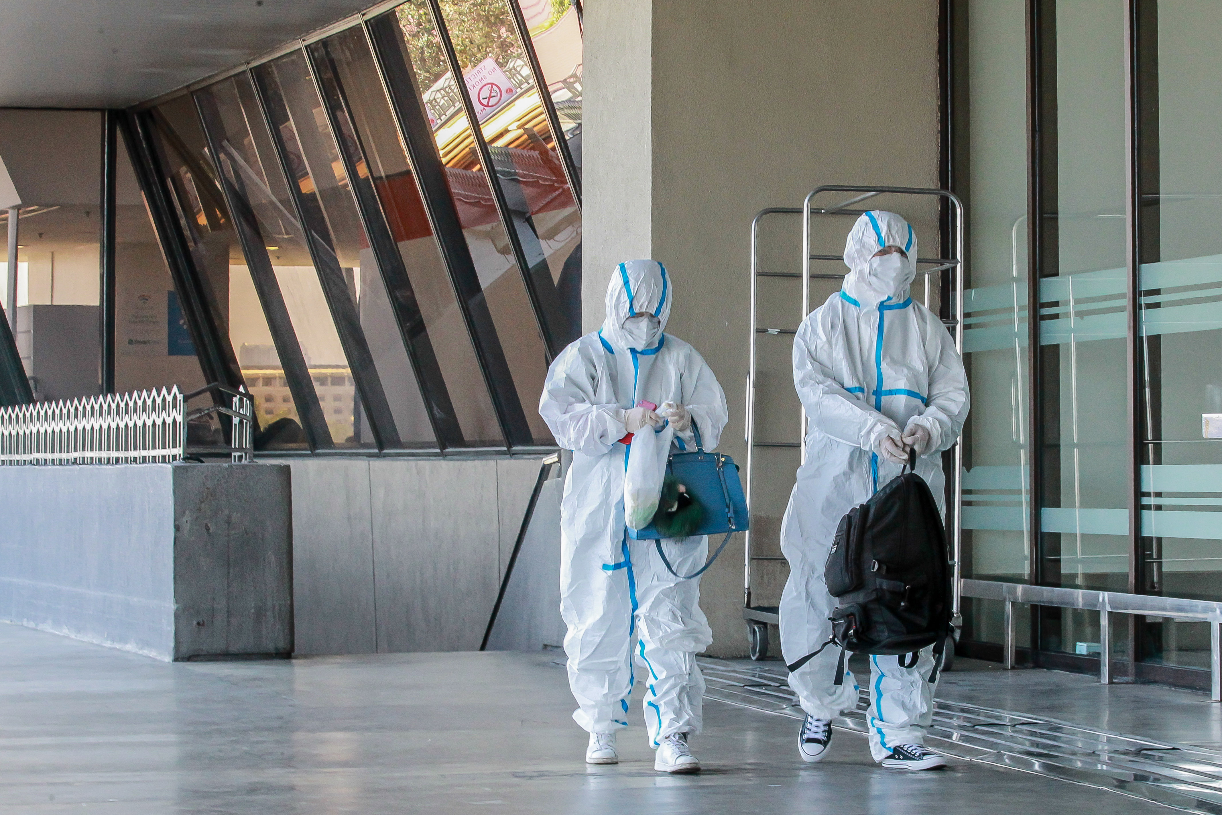 美国新冠肺炎确诊病例超159万-美国新冠肺炎确诊病例累计超3742万