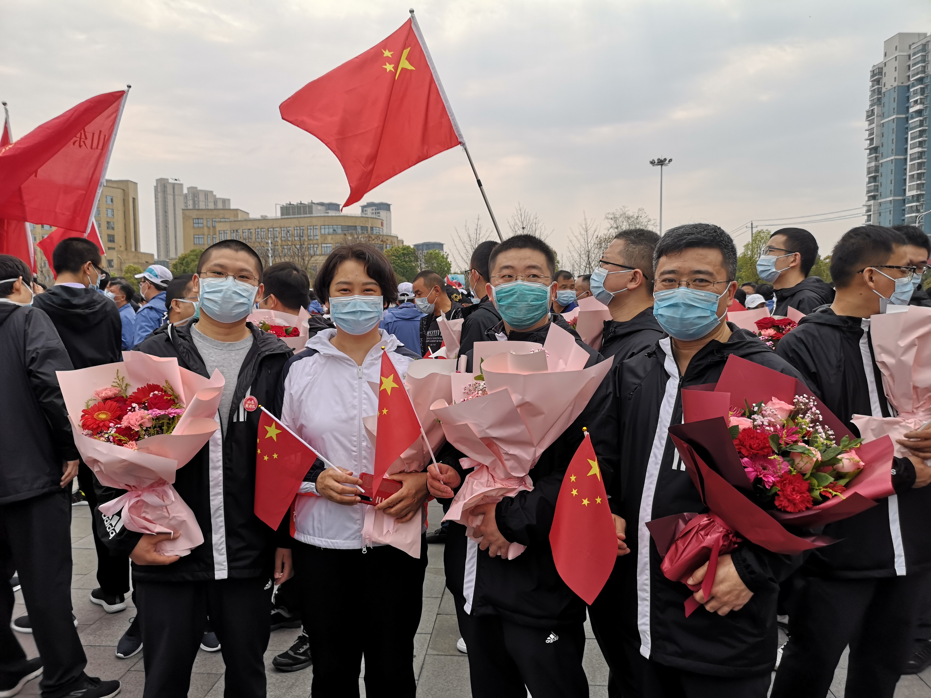 「江苏5000余名医务人员支援上海」〃江苏援鄂医疗队一共去了多少人-第2张图片