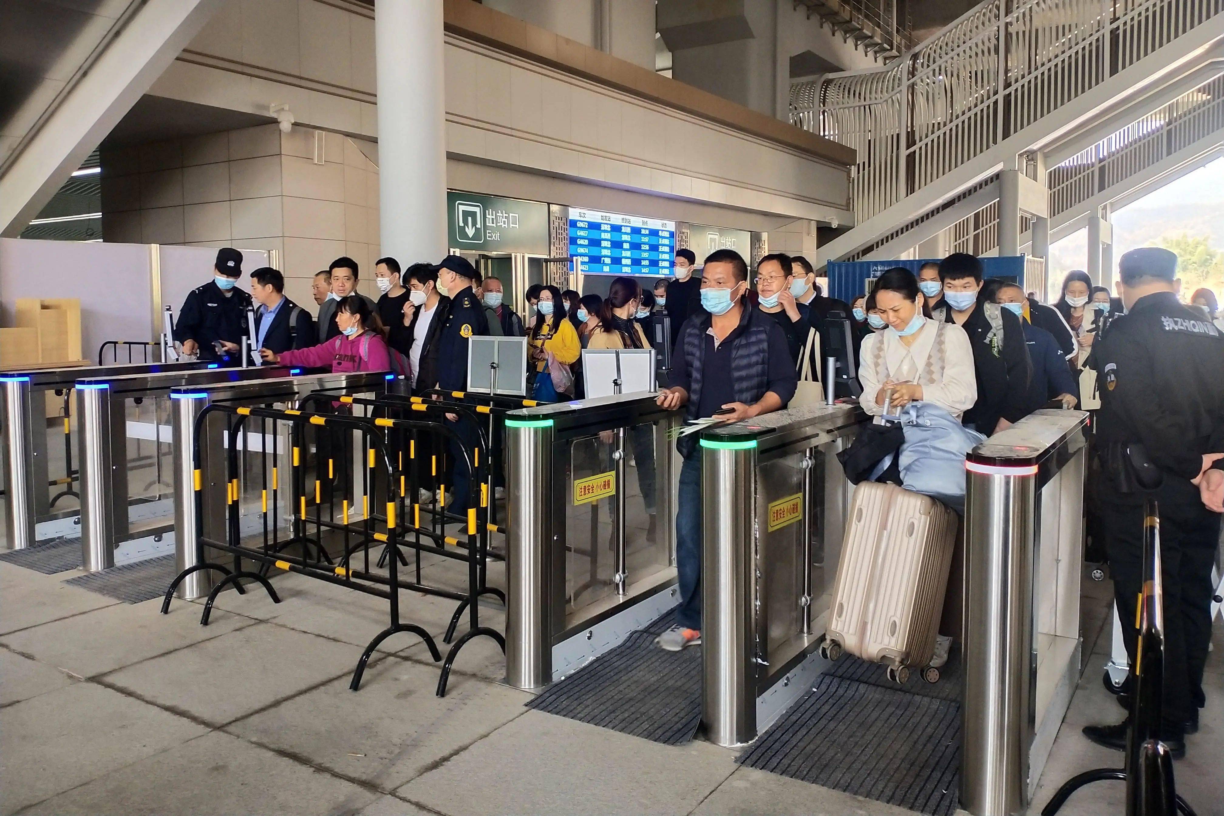 郑州高铁站多名工作人员感染,郑州高铁站疫情防控最新通告-第1张图片